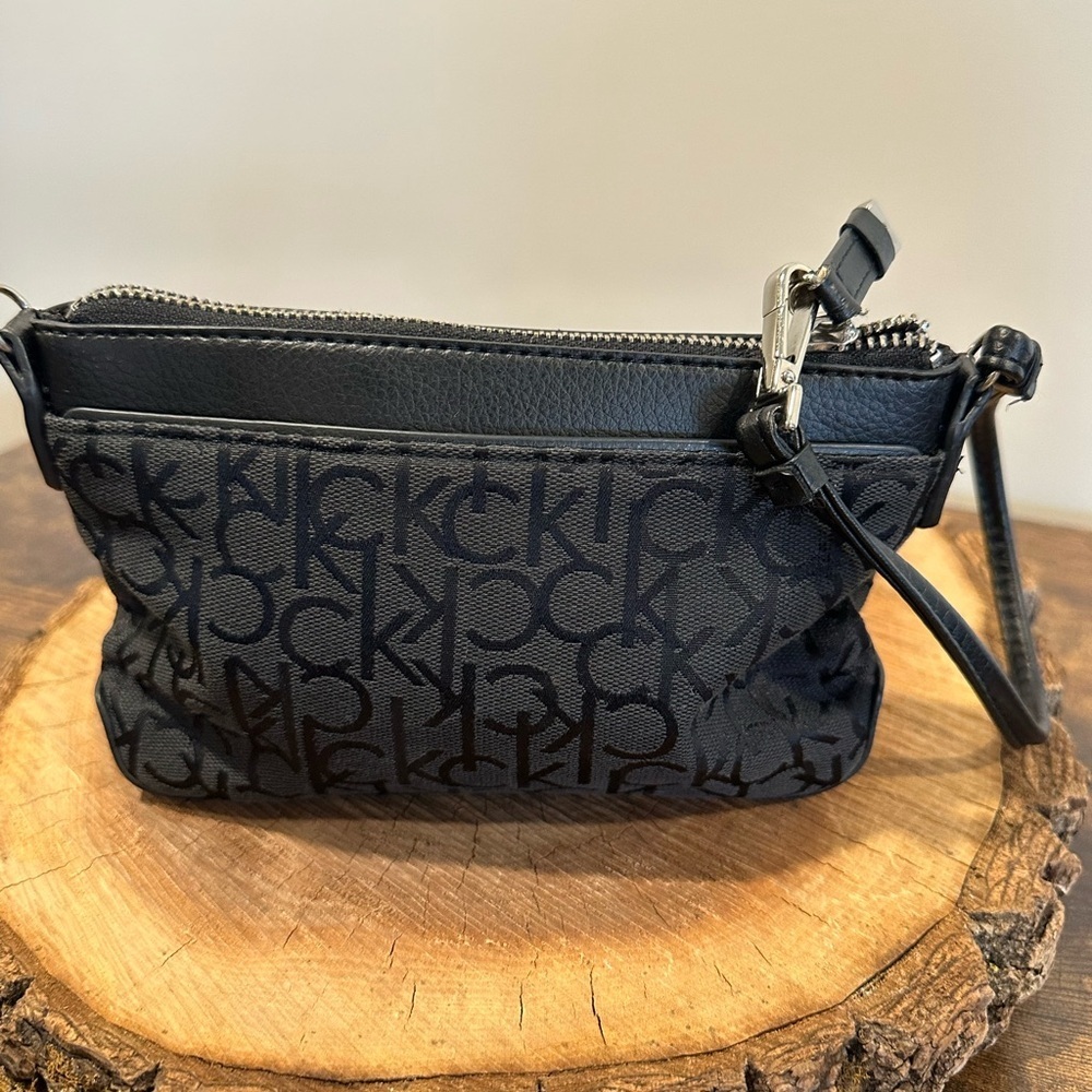 Calvin Klein Black Wristlet - Picture 4 of 8